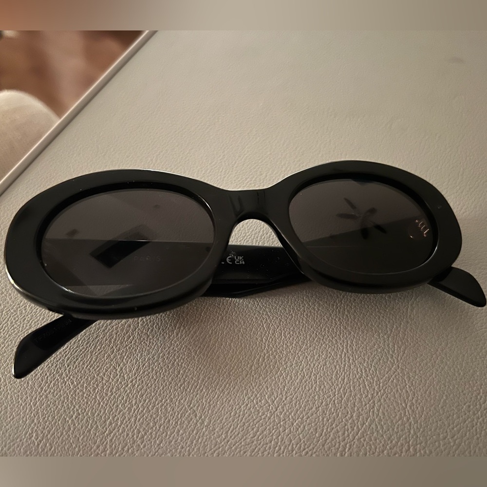CELINE TRIOMPHE 01 SUNGLASSES IN ACETATE
BLACK